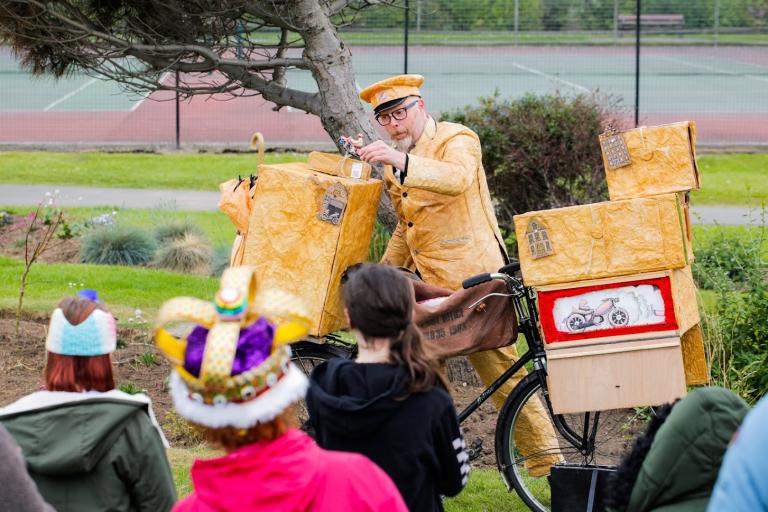 Puppets theatre performer  entertaining children in Zetland Park. 