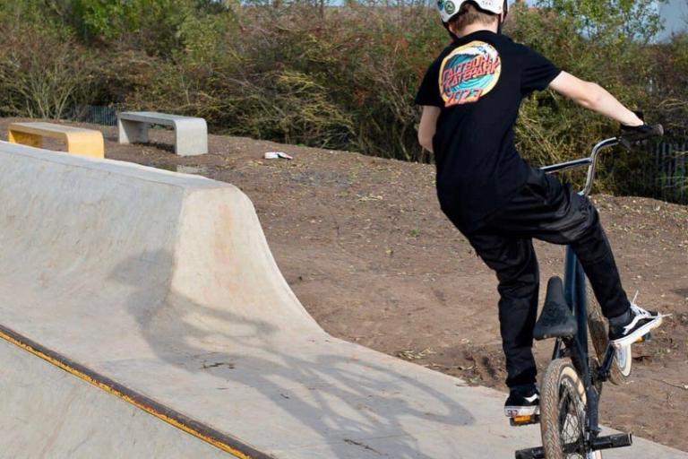 Boy wearing black cycling in a skatepark