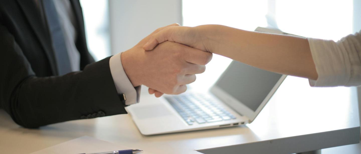 Image of a man and woman shaking hands. 